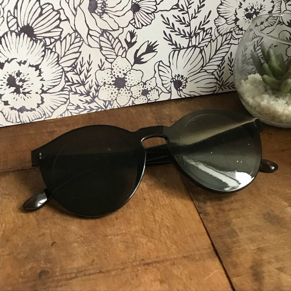 Black frameless sunglasses with case - Picture 1 of 6